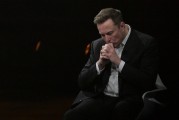 免费算命特斯拉股价收涨超3%：特朗普无意沟通，马斯克父亲劝儿子低头