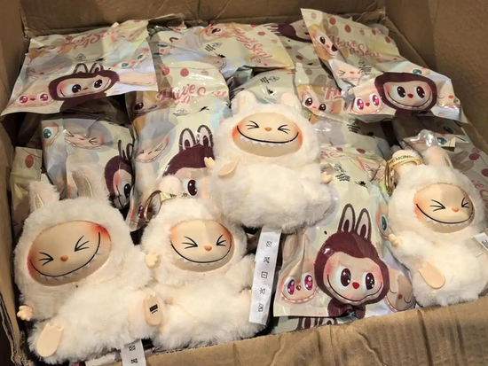 Labubu的假货(🐮)产业链：秘密全球发货，工厂谁也不能来看